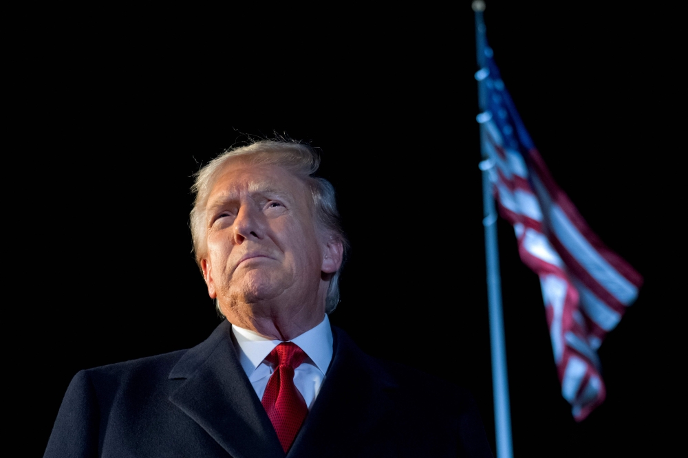 US President Donald Trump speaks to the media as he walks to Marine One prior to departure from the South Lawn of the White House in Washington, DC, October 24, 2025. (Photo by Saul Loeb / AFP)